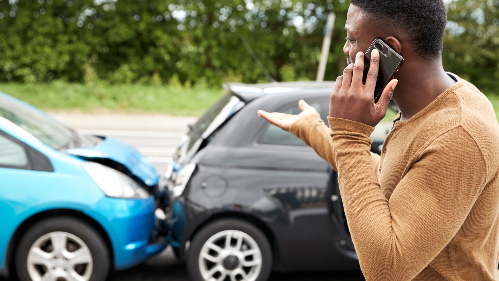 a man calling the police after being in a car crash